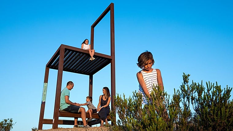 Diez rincones de España con bancos y columpios espectaculares que debes visitar