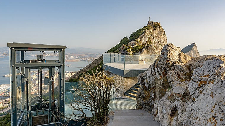 Para poder poner en marcha esta infraestructura que domina las alturas, se utilizaron 30.000 kilos de acero