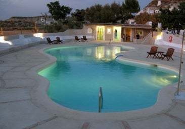 Casas cuevas que parecen mini castillos: las más bonitas de España están en Andalucía