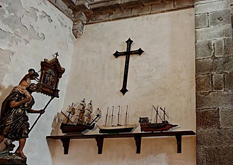 Secondary image 1 – View of the seaside reserve (above). Some images inside the ship. And the Virgin holding the infant Jesus in her arms