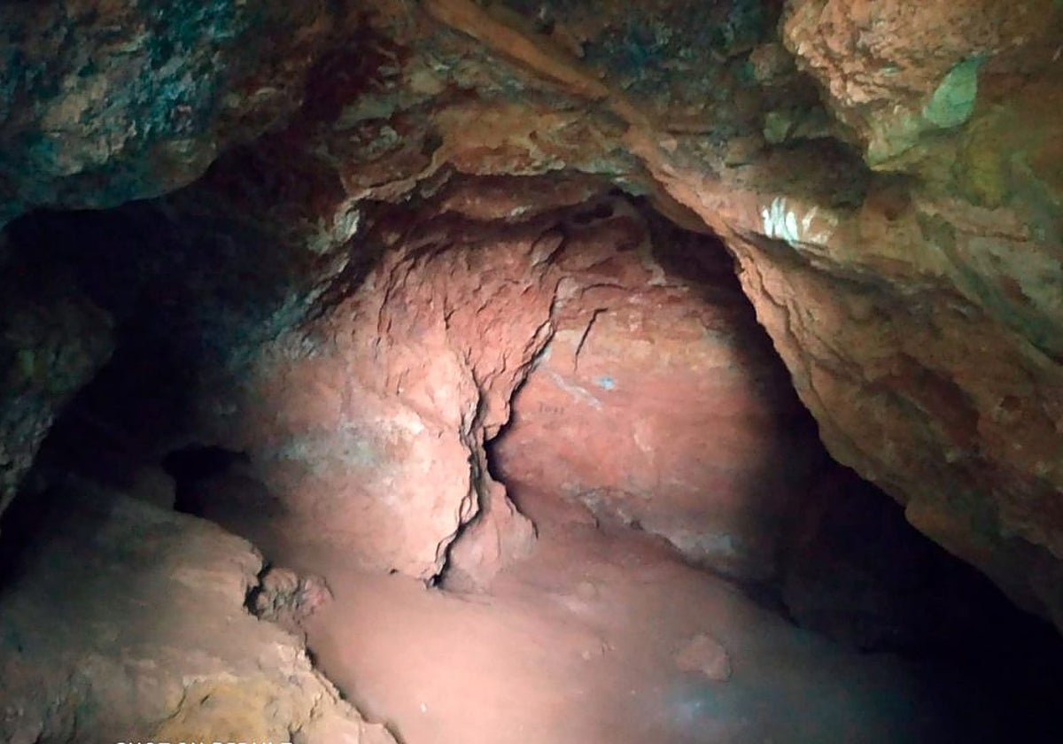 Interior de la Cueva de la Mora