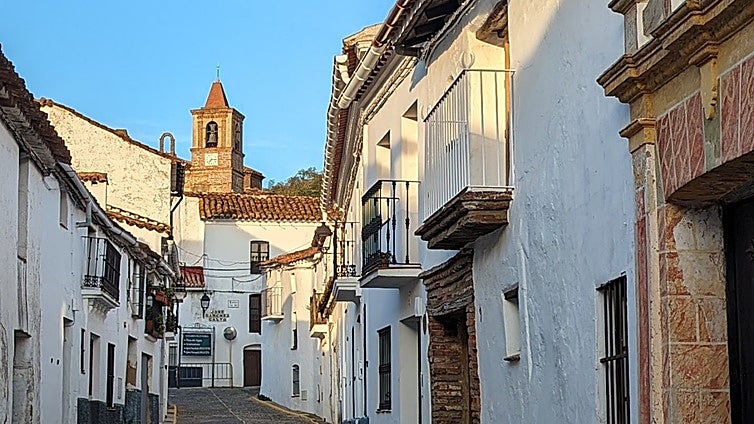 El pueblo a menos dos horas de Sevilla que es 'el paraíso de la castaña': el lugar perfecto para pasear y disfrutar de este tesoro del otoño