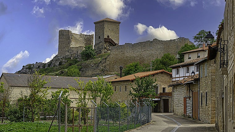 Santa Gadea del Cid com o castelo ao fundo