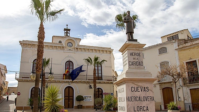 El pueblo de Andalucía que vio crecer a Carlos Herrera: dónde está y qué ver