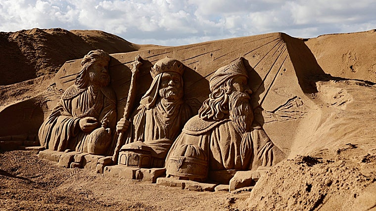 Cenas típicas da tradição natalina são apresentadas no presépio.