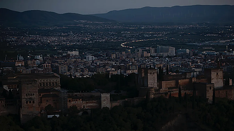 The Nasrid monument and the city, seen from the lookout during the February 2025 power outage