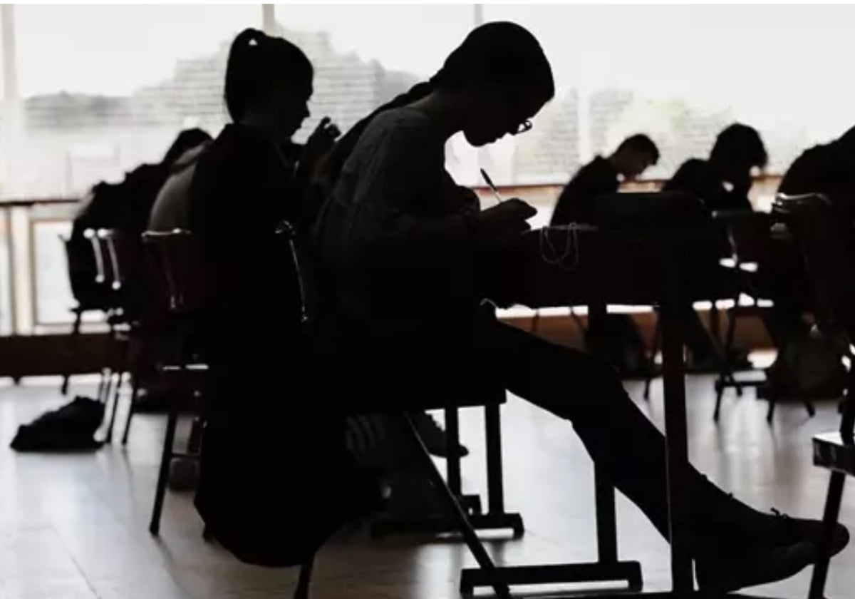 Alumnos en un aula escolar