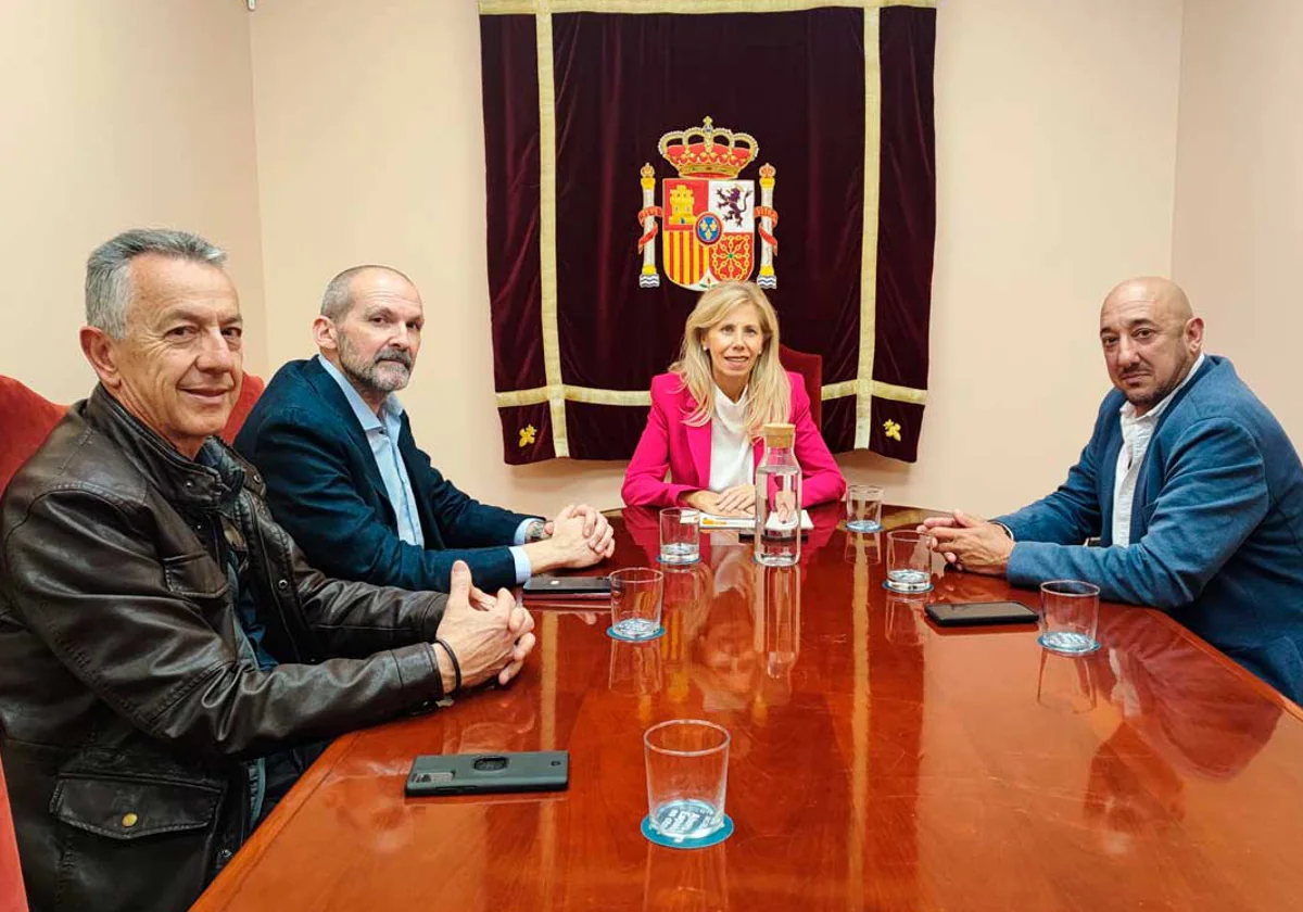 La subdelegada Rico reunida con representantes de CSIF Huelva, con Juan Manuel Quilón a la cabeza