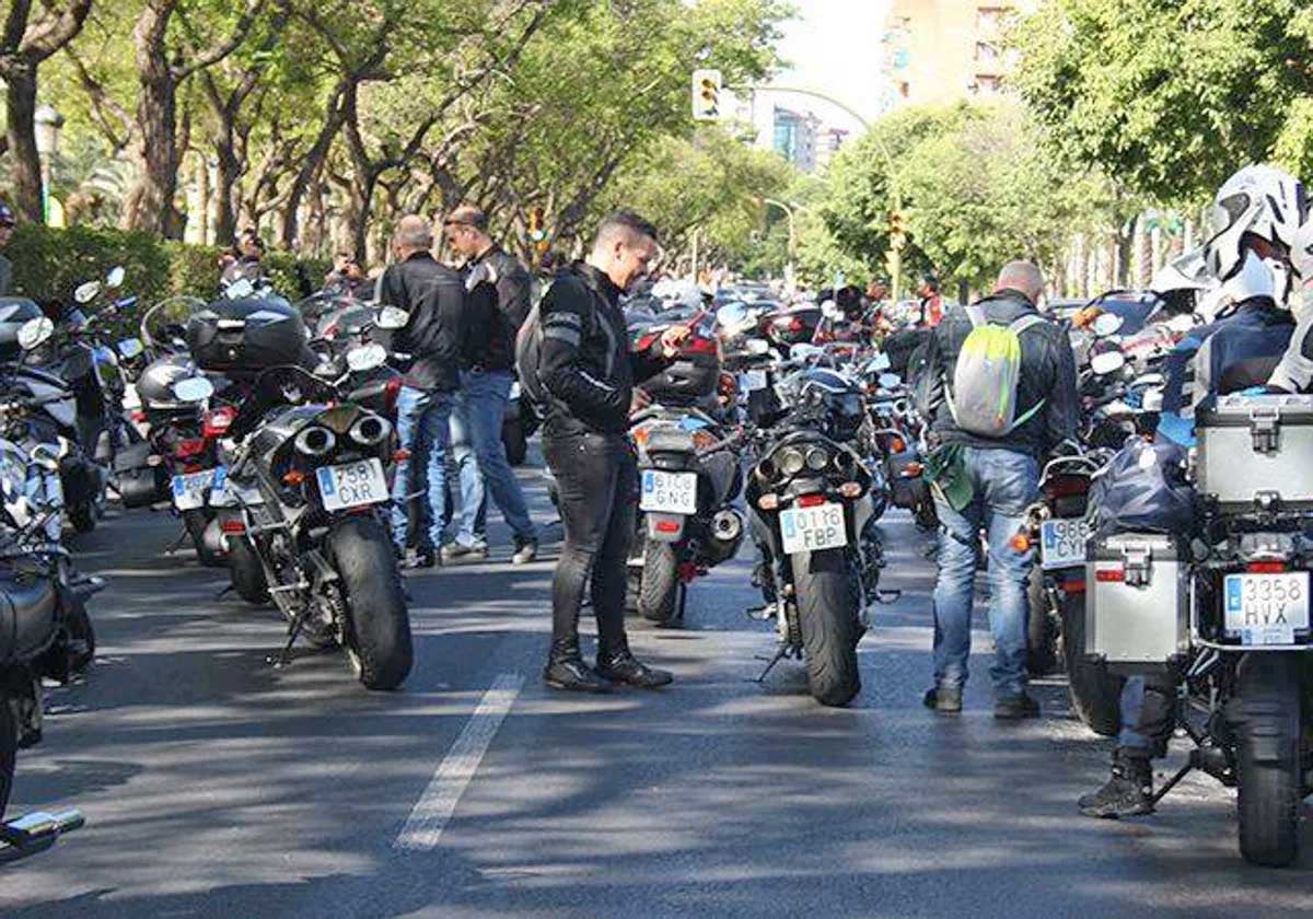 Participantes en una de las citas motero-benéficas de CSIF