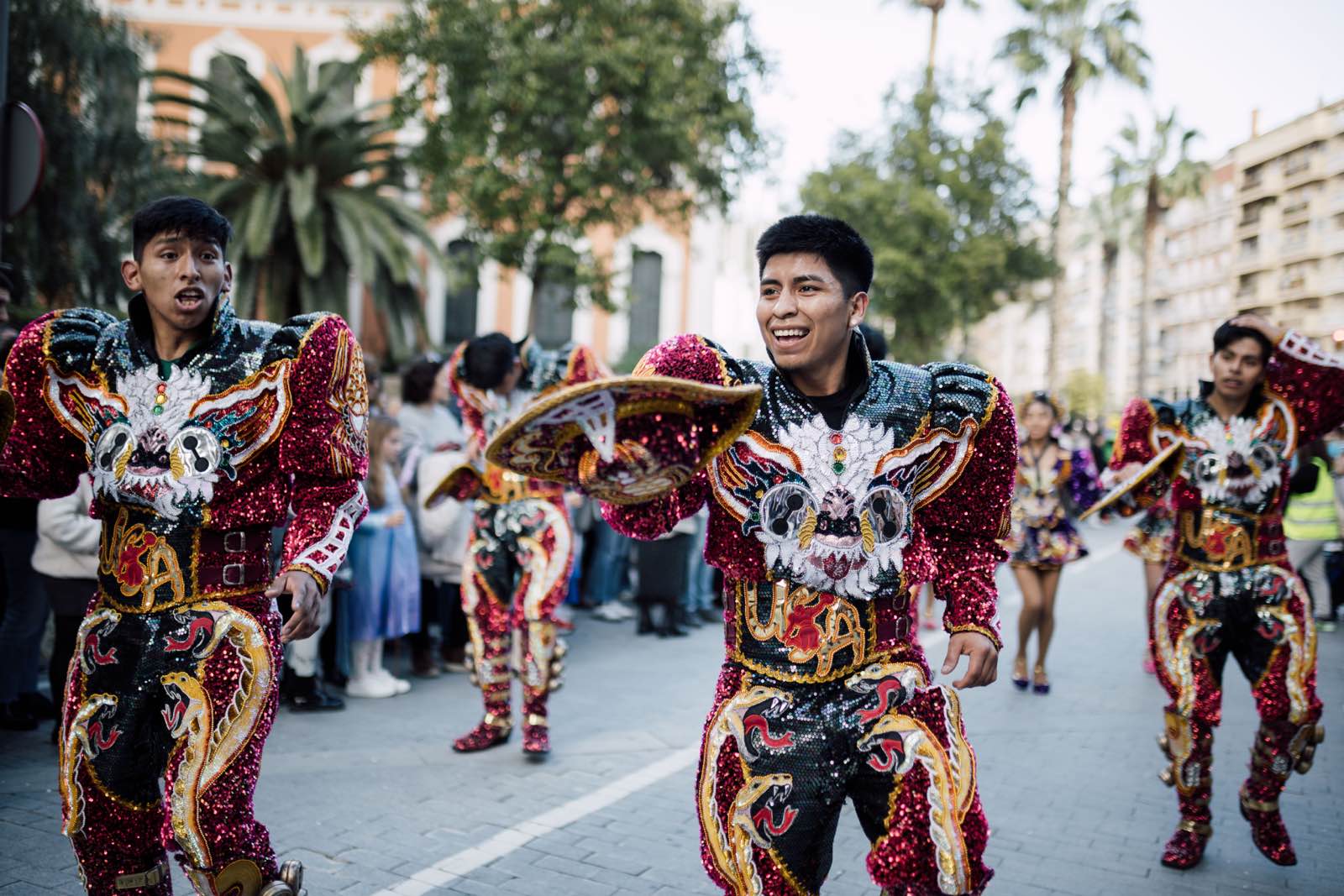 La gran cabalgata del Carnaval Colombino, en imágenes