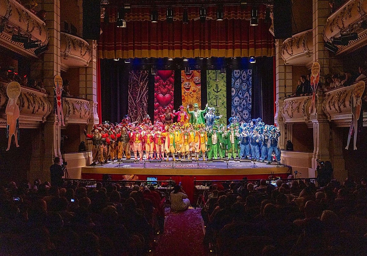 Una de las actuaciones del Carnaval Colombino de la pasada edición en el Gran Teatro de Huelva