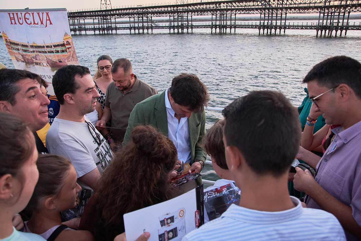 Andrés Romero exhibe su cuadra junto al Muelle del Tinto