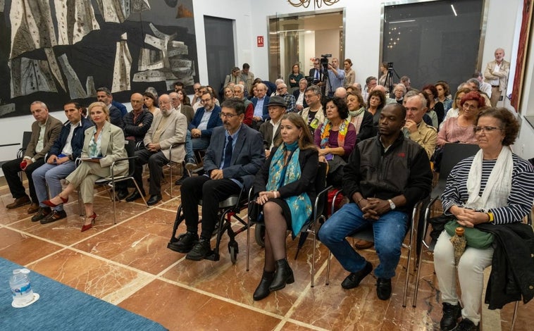 Imagen principal - Diputación publica las actas del centenario de Ernesto Feria, «uno de los grandes intelectuales» de Huelva