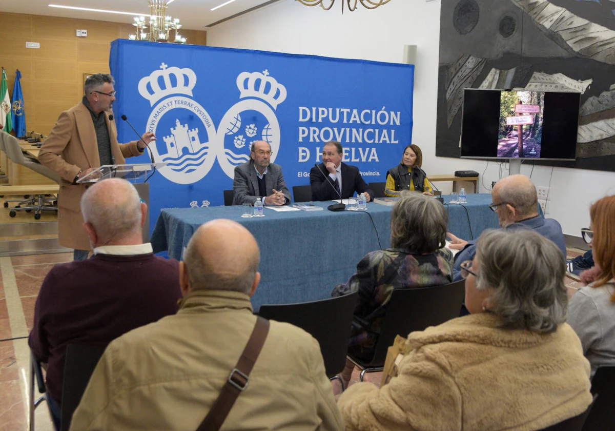 La presentación del libro ha tenido lugar en la Diputación de Huelva