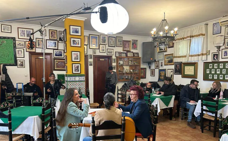 Imagen principal - Remedios Malvárez desentraña el fandango en un documental con los mejores flamencos de Huelva