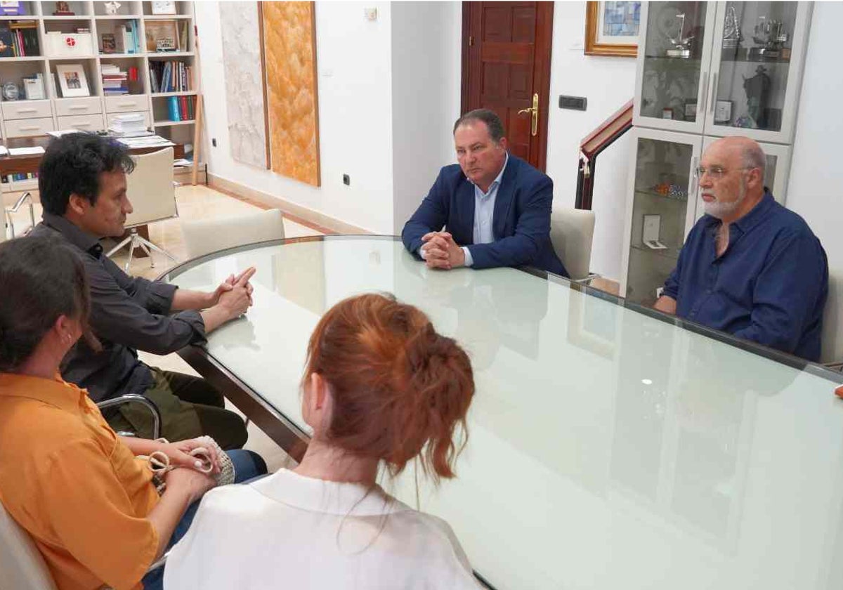 Reunión del presidente de la Diputación con los miembros del jurado