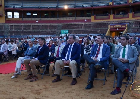 Imagen secundaria 1 - El acto de presentación de este miércoles por la noche en La Merced fue bastante masivo