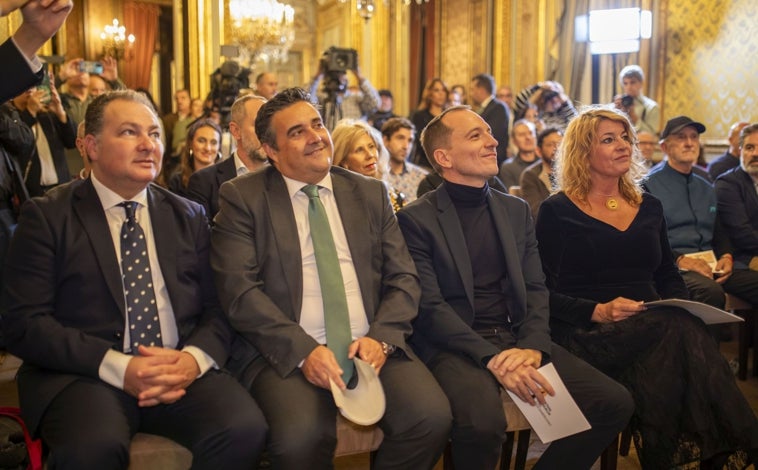 Imagen principal - El acto ha tenido lugar en el Palacio de Linares de la capital de España