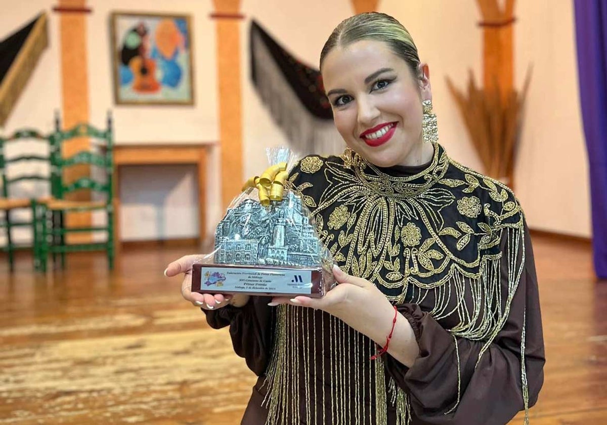 La cantaora con el premio conseguido el pasado jueves en Málaga