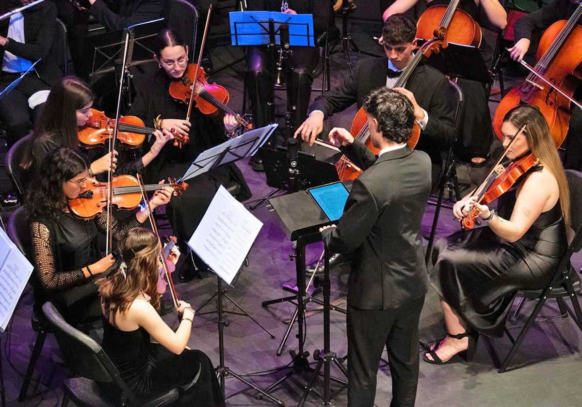 Actuación de la Orquesta Colombina Onubense