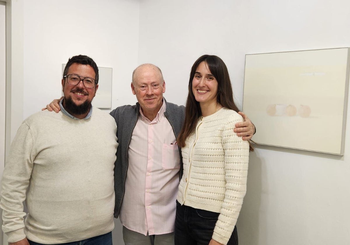 El artista, junto a Gustavo Domínguez y Jennifer Rodríguez-López