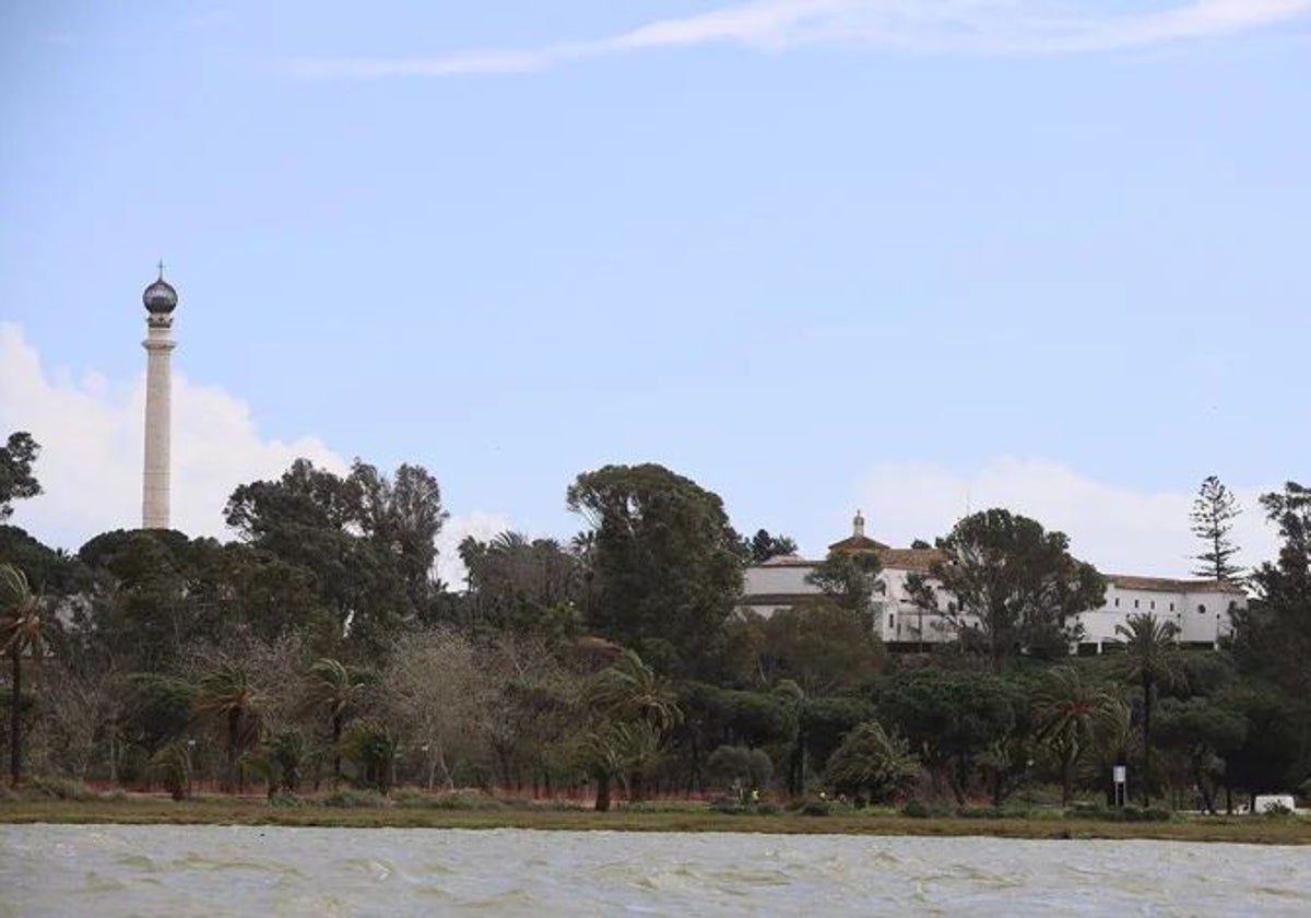 El Monasterio de La Rábida, visto desde el río Tinto