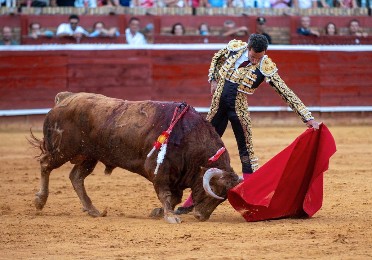 De Miranda torea de muleta al segundo de la tarde, Cocotero