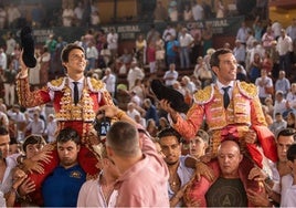 Dos figuras del toreo: Roca Rey y David de Miranda, a hombros en Huelva