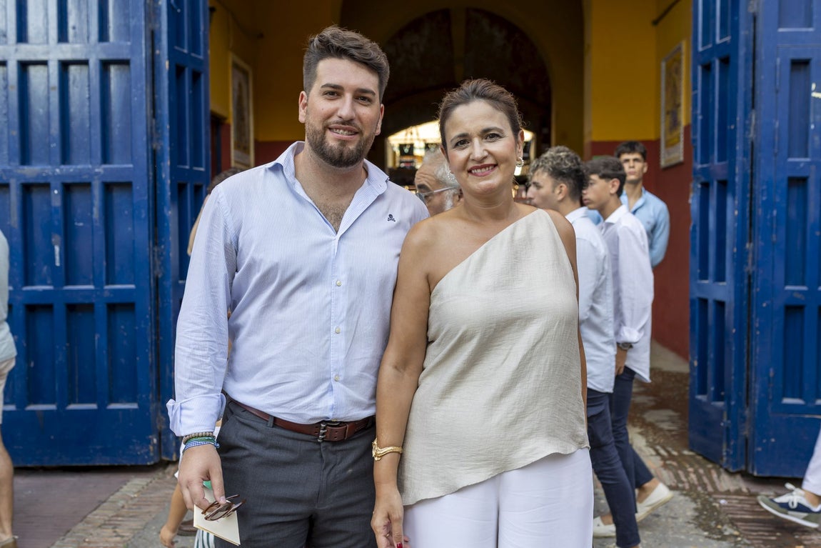 El ambiente de la corrida de rejones de Colombinas este domingo