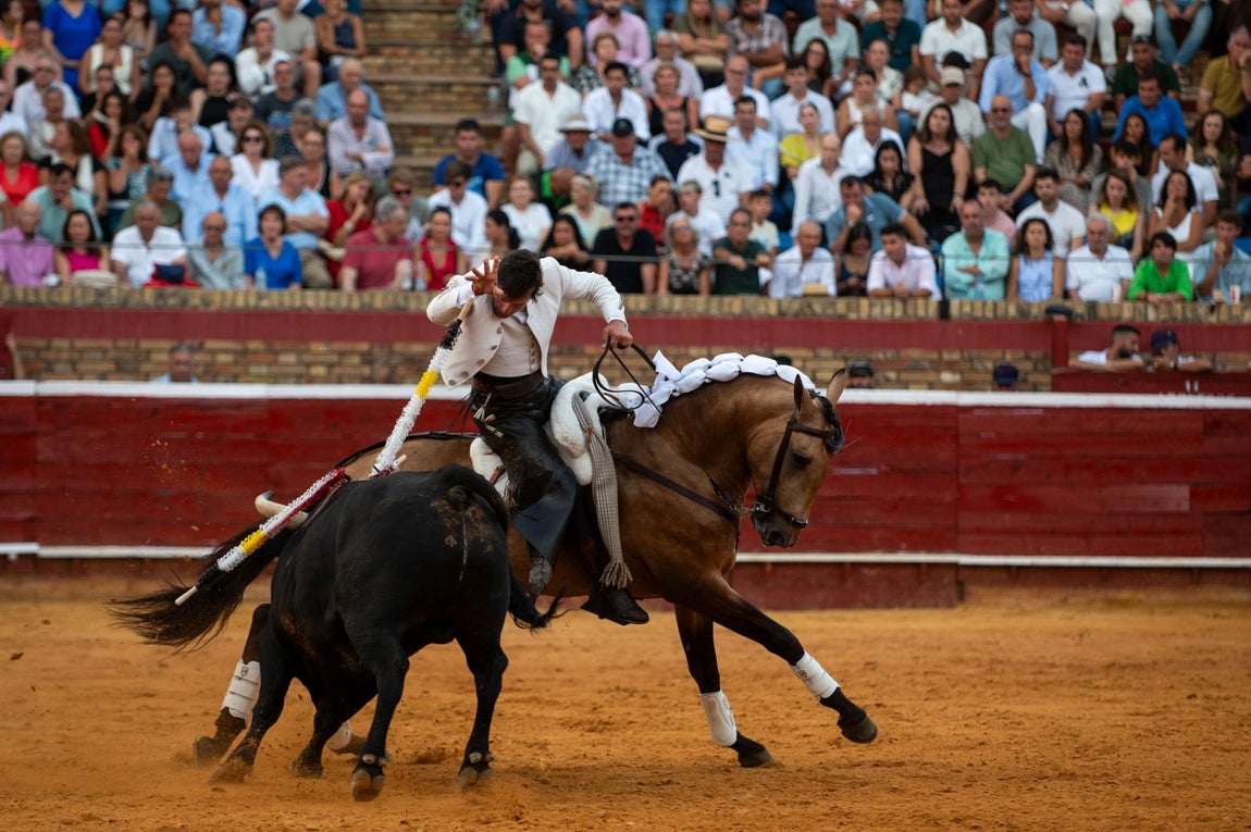 La corrida de rejones de estas Colombinas de 2025, en imágenes