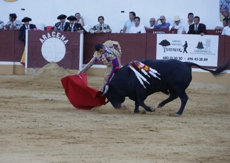 Imagen secundaria 1 - La plaza de toros de Aracena registró un lleno absoluto