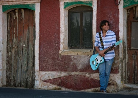Imagen secundaria 1 - César López Perea: «Mira que me gusta tocar la guitarra, pero las mejores sensaciones a nivel emocional son cantando»