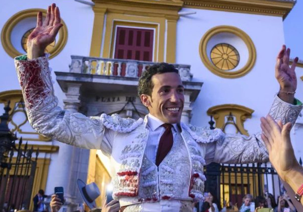 David de Miranda, a hombros en la pasada Feria de Abril de Sevilla