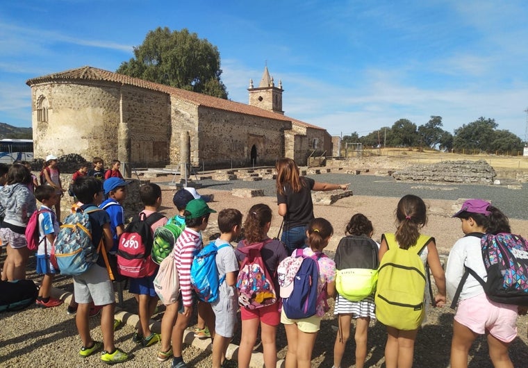 Escolares, en una visita guiada al yacimiento
