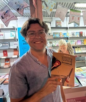 Imagen secundaria 2 - Nieves Herrero, en la Feria del Libro de Huelva: «No hay nadie que haya superado a Hermida»