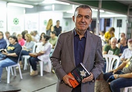 Lorenzo Silva : «A mí me han llegado a asegurar premios comerciales y me he negado a presentarme»