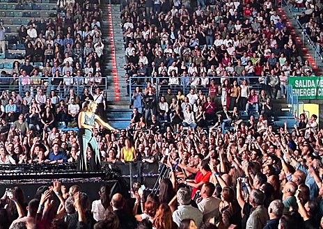 Imagen secundaria 1 - Amaral comparte en Huelva la energía que alimenta las utopías