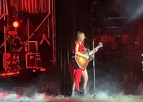 Imagen secundaria 1 - Amaral comparte en Huelva la energía que alimenta las utopías