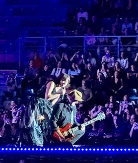 Imagen secundaria 2 - Amaral comparte en Huelva la energía que alimenta las utopías