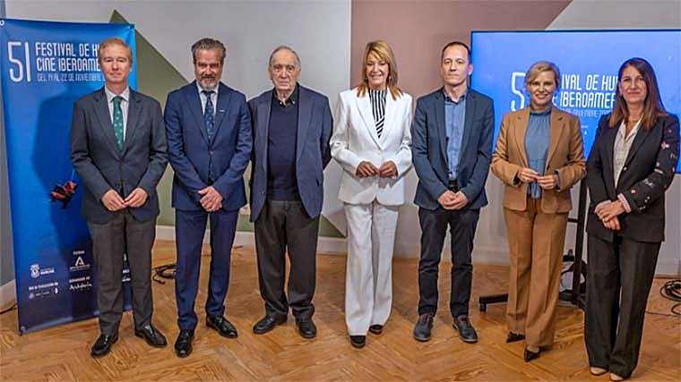 Autoridades en el acto de presentación en Madrid