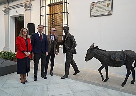 Imagen secundaria 1 - Juan Ramón Jiménez y Platero vuelven a las calles de Moguer gracias a un conjunto escultórico