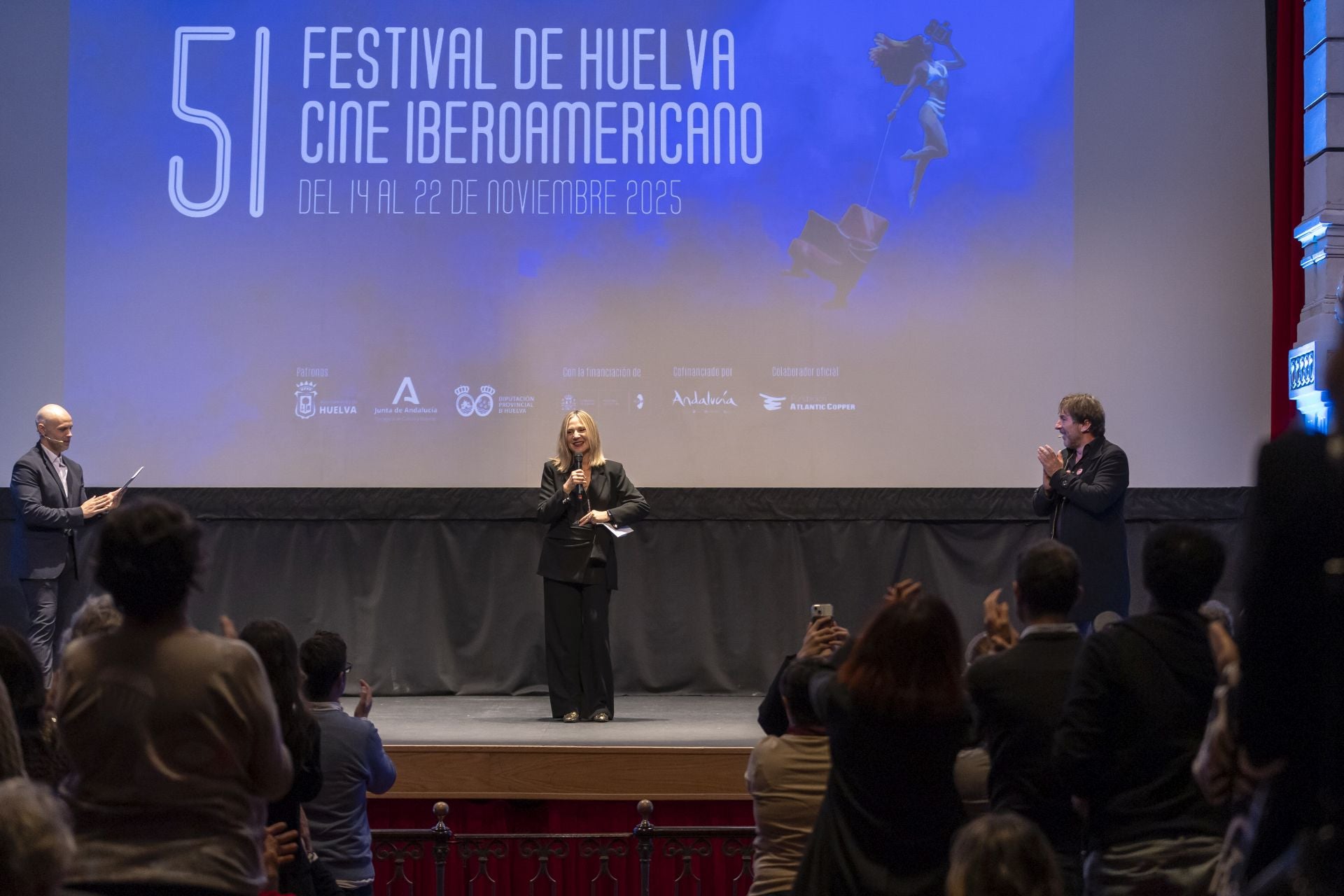 La gran sorpresa que se llevó Pilar Castro al recoger el Premio Ciudad de Huelva del Festival de Cine Iberoamericano, en imágenes