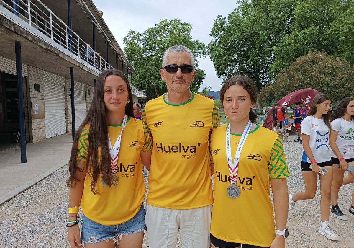 Araceli Alonso junto a Laura Zafra en Banyoles con sus medallas de plata