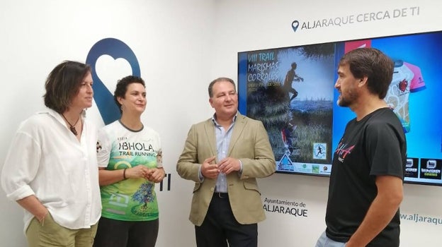 El alcalde, David Toscano, conLeticia Villegas, y Miguel Ángel Pereira y Bella Méndez
