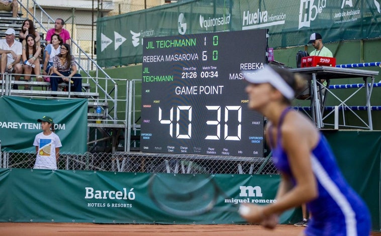 Imagen principal - Copa del Rey de tenis 2023: Rebeka Masarova, primera campeona de la historia en Huelva