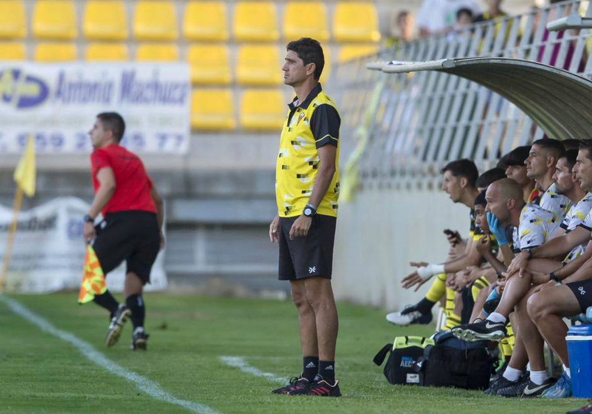 Juanma Pavón sigue e lpartido entre el San Roque y el