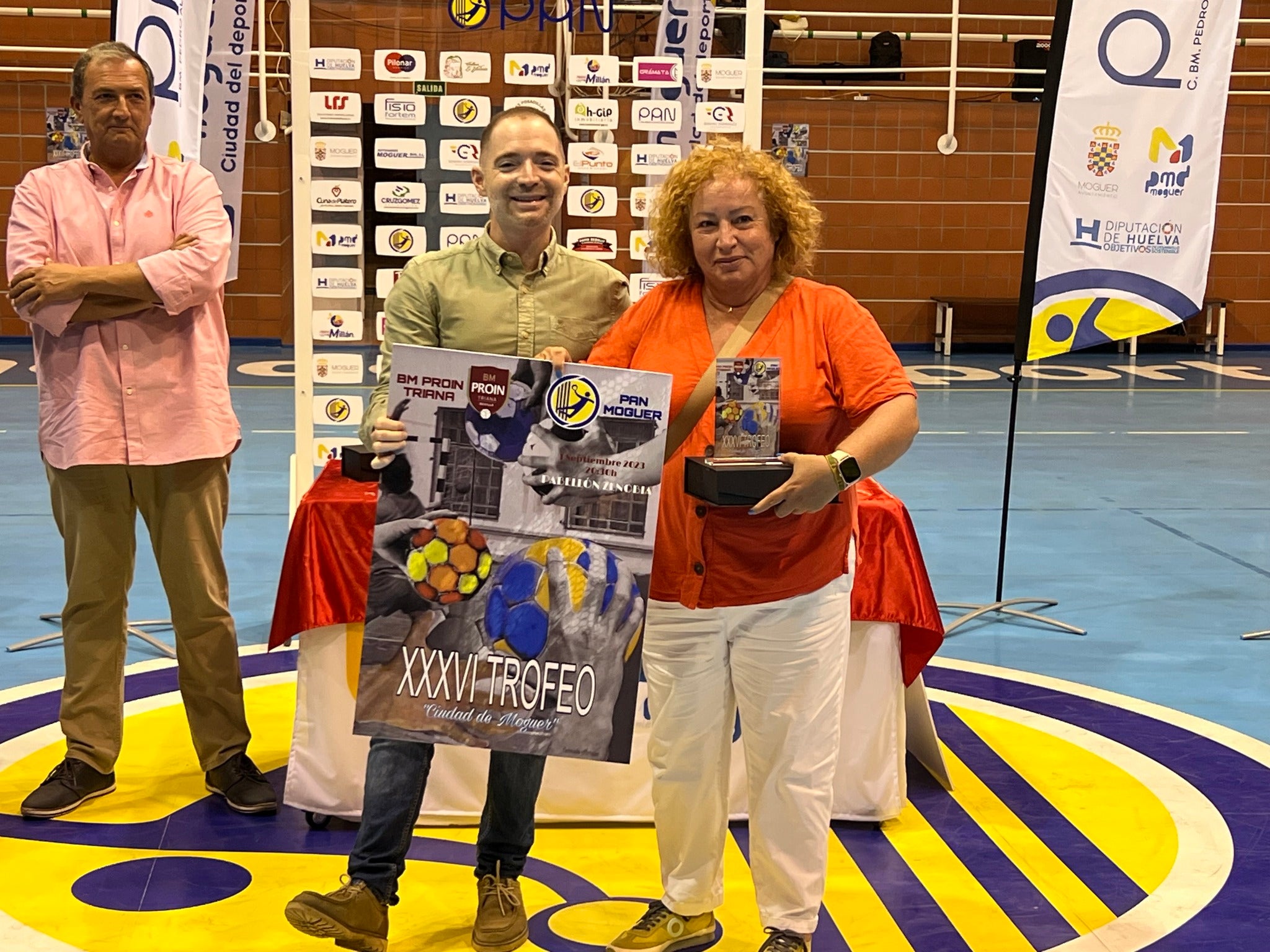 El BM Triana se lleva ante el PAN el Trofeo Ciudad de Moguer