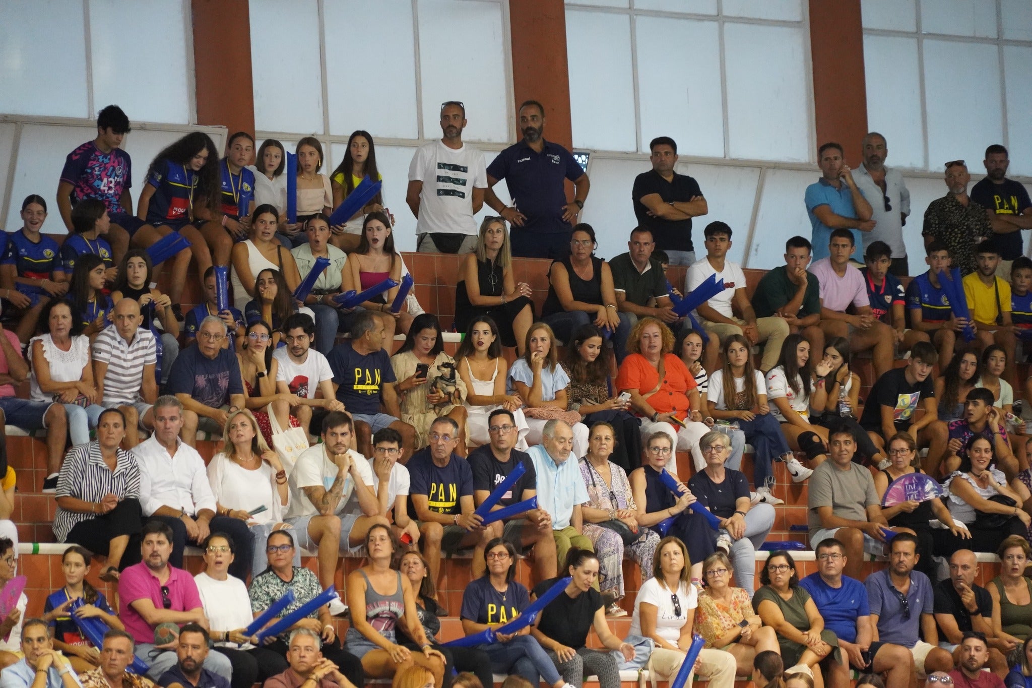 El BM Triana se lleva ante el PAN el Trofeo Ciudad de Moguer