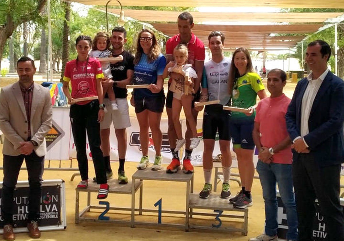 Podio con los ganadores del Duatlón Dolmen de Soto de Trigueros
