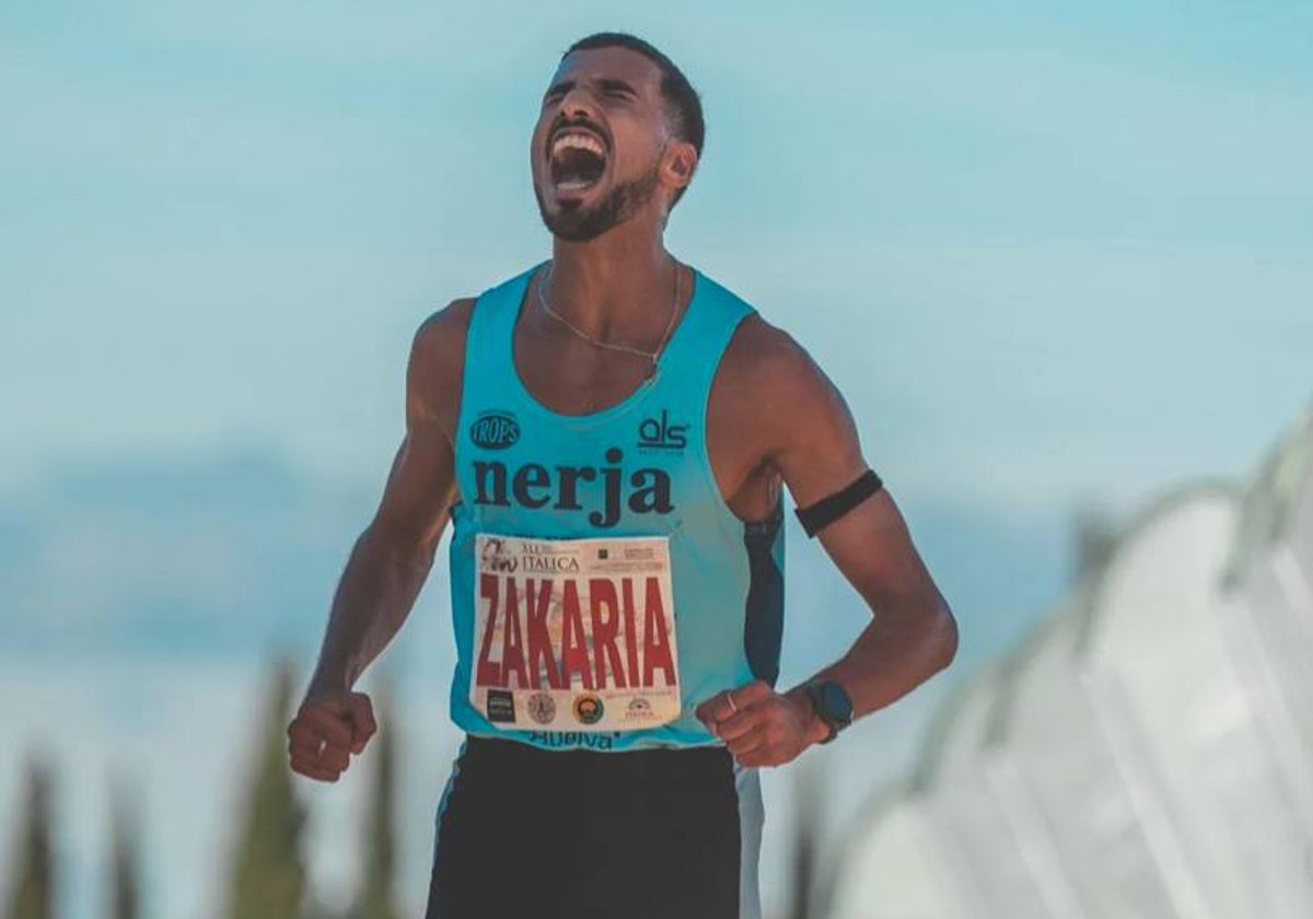 Zakaria Boufaljat, tras cruzar la línea de meta del Cross de Itálica